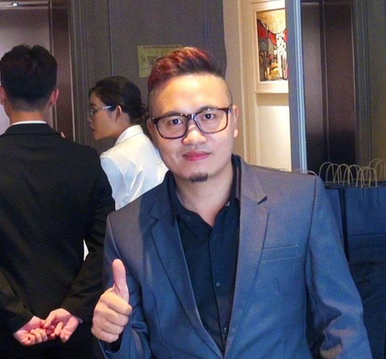 Kỷ Lục Gia - Hoạ Sỹ Nguyễn Tiến