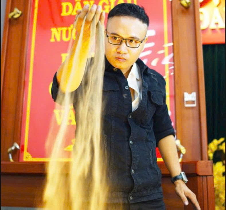 Kỷ Lục Gia - Hoạ Sỹ Nguyễn Tiến