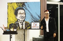 Nguyễn Tiến – Nghệ sĩ làm phong phú nghề vẽ tranh trình diễn bằng nhiều nguyên liệu khác nhau