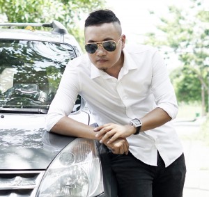 Hoạ sĩ vẽ tranh cát, vẽ tranh trình diễn Nguyễn Tiến: đắt sh 