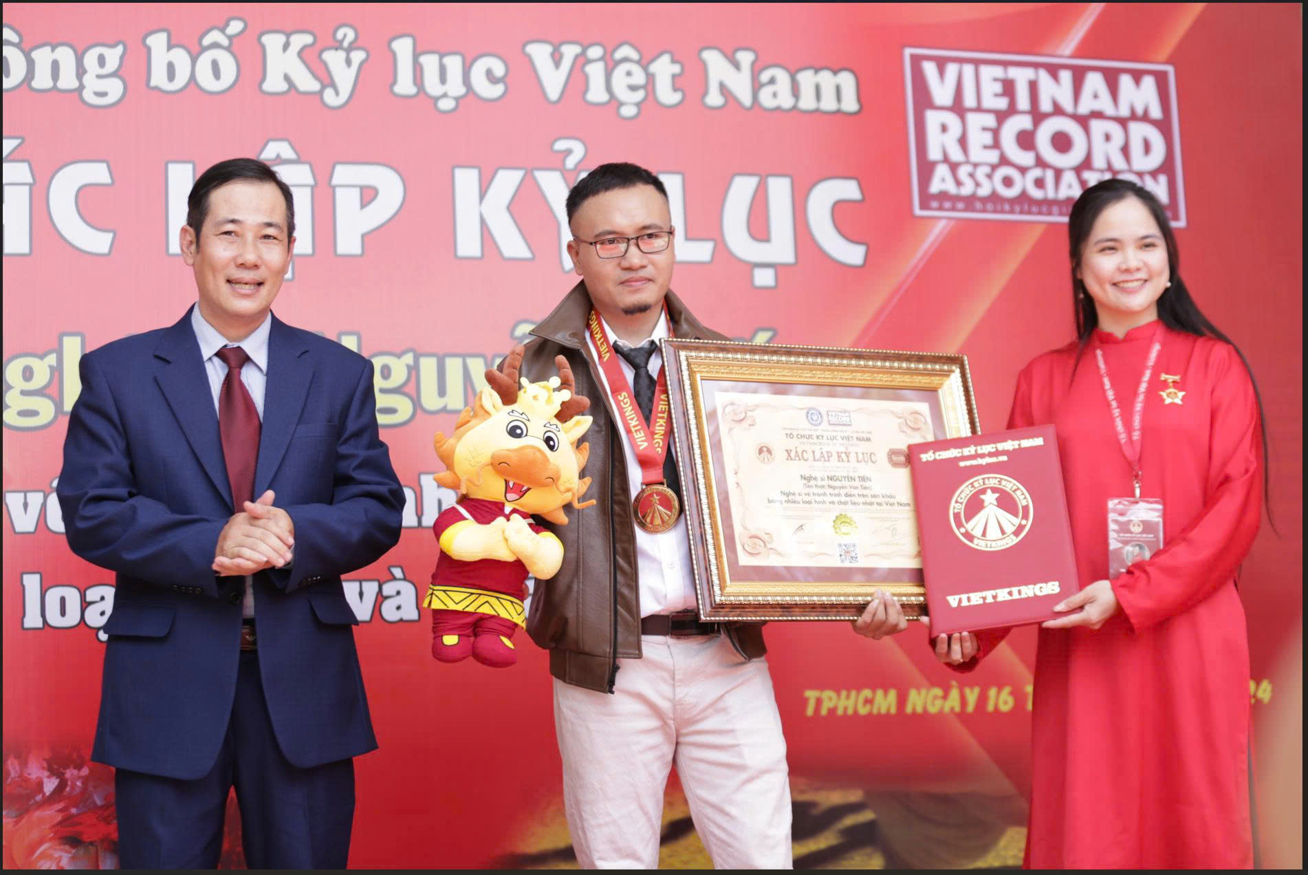 Kỷ Lục Gia - Hoạ Sỹ Nguyễn Thế Nhân